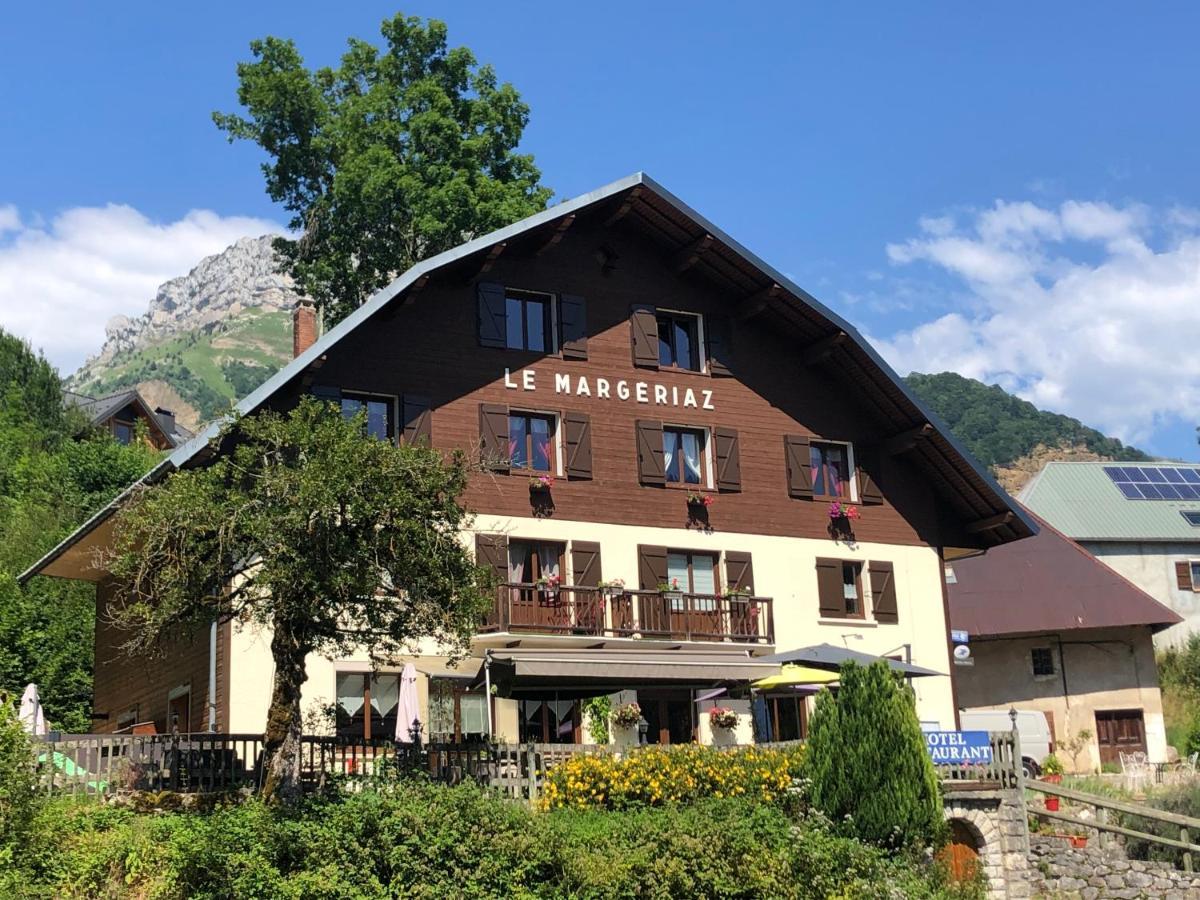 Bar Hotel Restaurant le Margeriaz Les Déserts Exterior foto