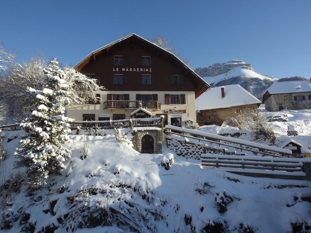 Bar Hotel Restaurant le Margeriaz Les Déserts Exterior foto